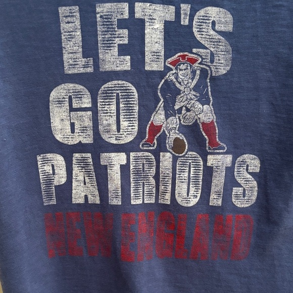 Nwot 47 Brand V-neck NFL Blue Patriots Graphic Tee for women size Large - Picture 2 of 4